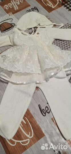 Комплект на выписку для девочки весна