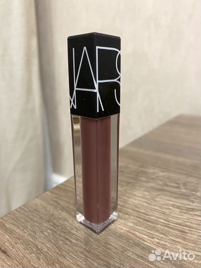 Глайд для губ Nars и карандаш для губ Nyx