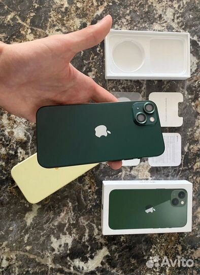 iPhone 13 практически новый