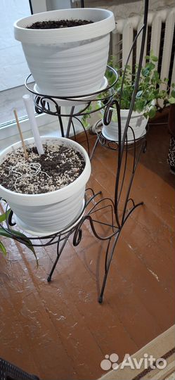 Подставка для цветов напольная металлическая