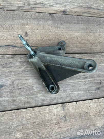 Кронштейн кпп Renault Megan 2 1.6 2006