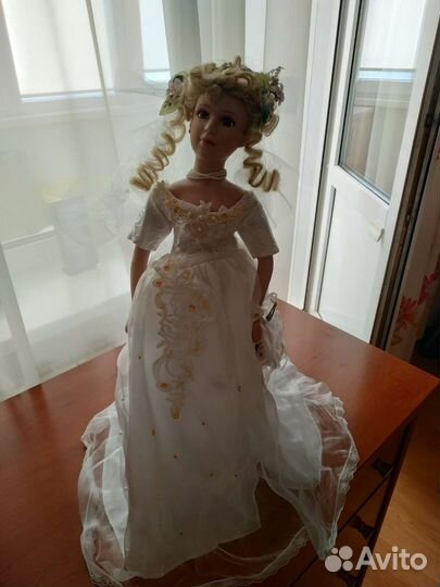 Кукла фарфоровая большая