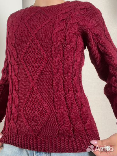 Бордовый свитер женский