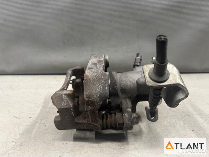 Суппорт задний правый toyota prius