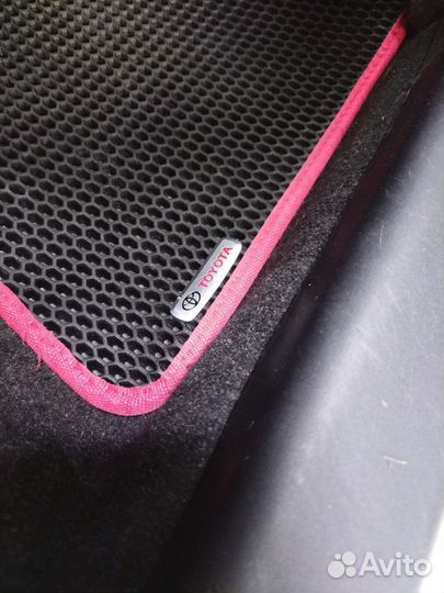 Шильдик toyota на коврики эва