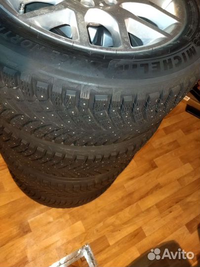 Michelin X-Ice North 4 255/50 R19