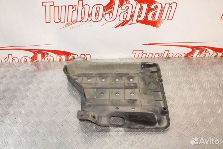 Защита днища пыльник задний правый Honda Accord 8