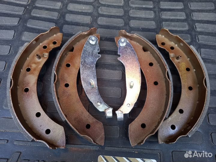 Задние тормозные колодки на рено логан 1. bosch