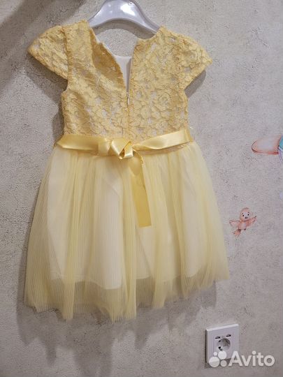 Платье на девочку праздничное