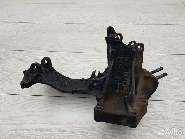 Кронштейн генератора Peugeot 406 RFV(XU10J4R)