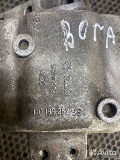Подушка двигателя правая Volkswagen Bora 1998-2005