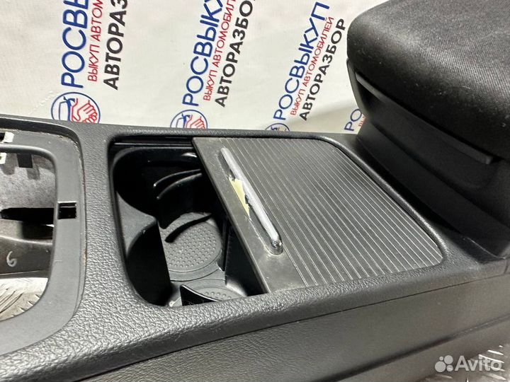 Подлокотник Volkswagen Passat B6