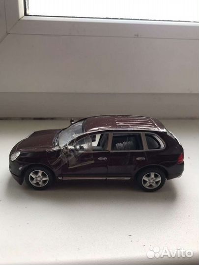 Модель Porsche Cayenne 1/38 Kinsmart