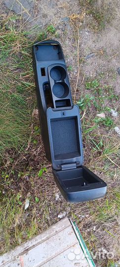 Подлокотник Pontiac vibe