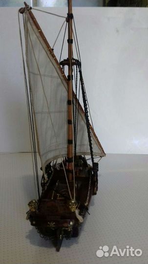 Старинная яхта