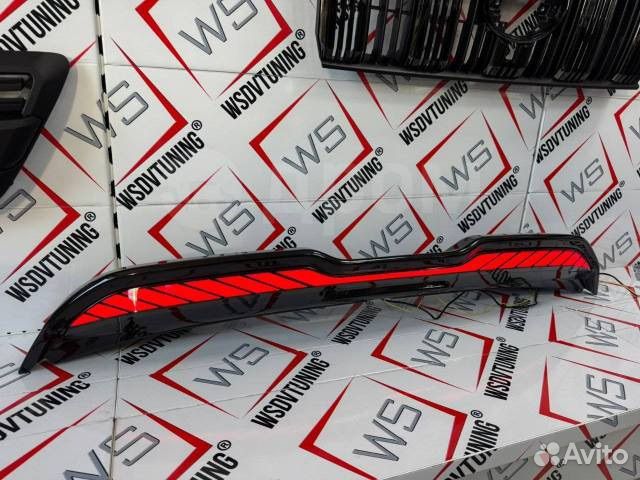 Спойлер верхний черный Land Cruiser 200/2008-2022