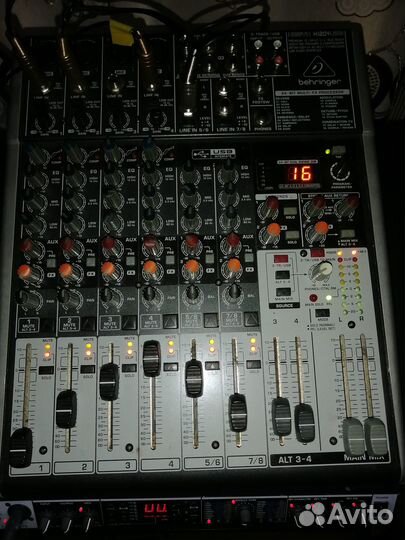 Микшерный пульт Behringer Xenyx X1204USB