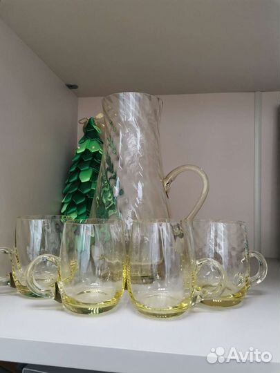 Кувшин с кружками