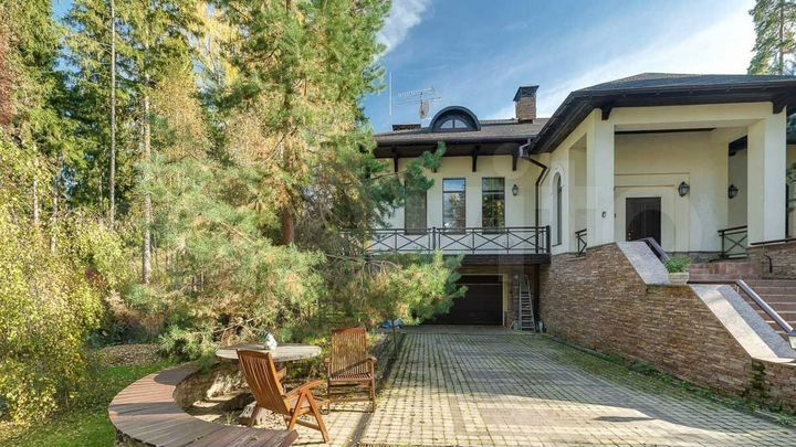 Дом 460 м² на участке 28 сот.