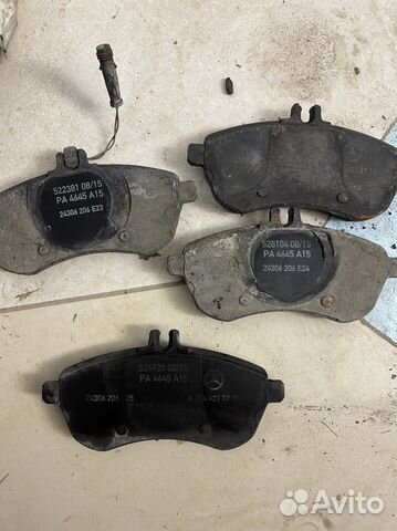 Тормозные колодки (цена за 4шт) mercedes E212