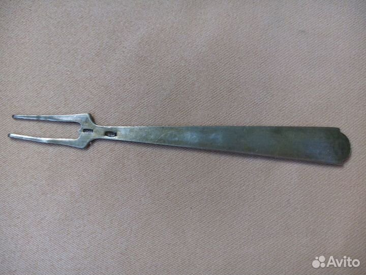 Вилка для сыра и маслин из серебра