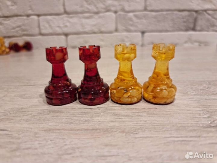 Шахматы из янтаря