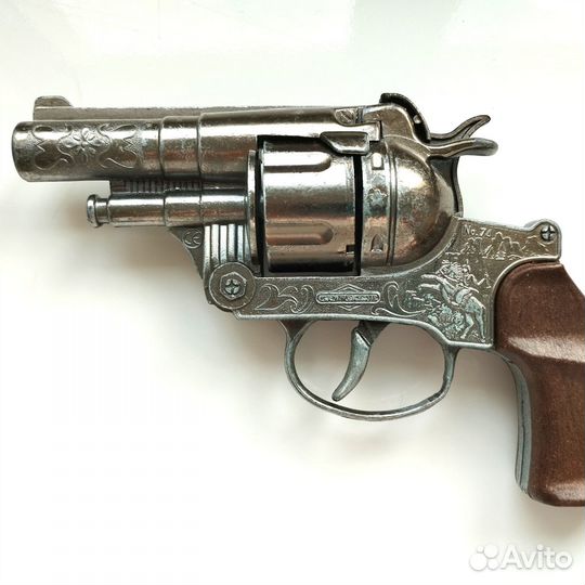 Пистолет, револьвер игрушка