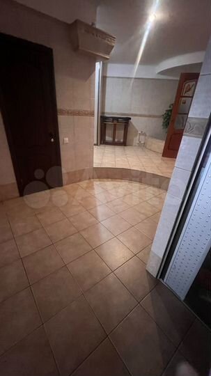 Коттедж 305 м² на участке 10 сот.