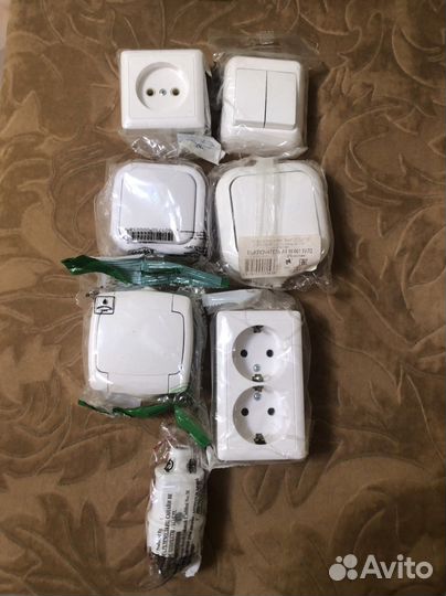 Розетки, выключатели двух и одно клавишные