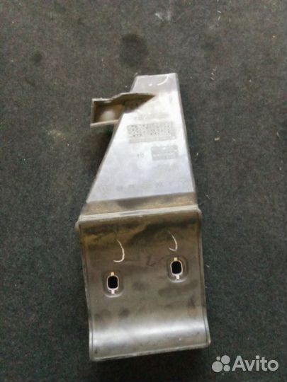 Крепление бампера переднее правое Mercedes-Benz