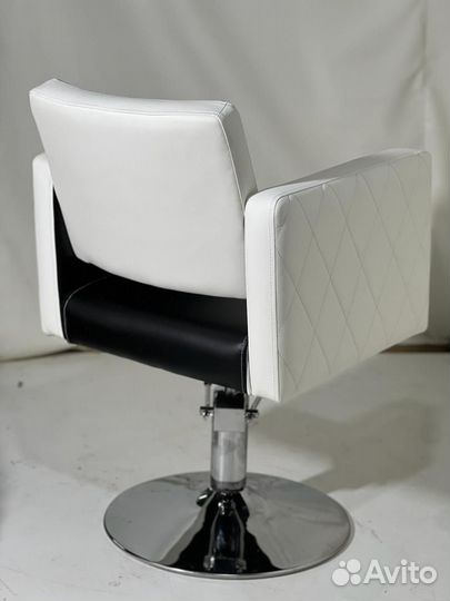 Парикмахерское кресло “элит” черное и белое
