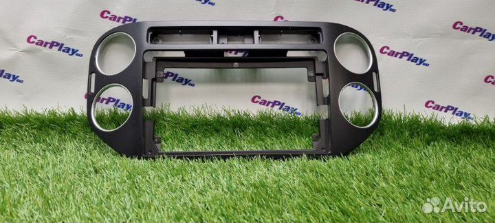 Переходная рамка магнитолы Volkswagen Tiguan 5N1