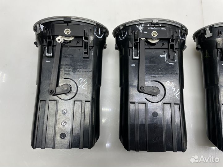 Дефлектор воздушный Ford Focus 2 дефект