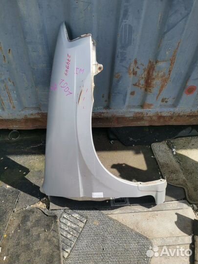 Крыло переднее правое Mazda Demio DW3W