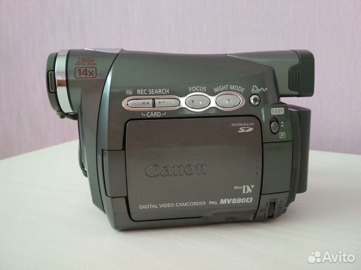 Видеокамера Canon MV880X