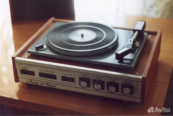 Проигрыватель Аккорд 201 стерео с колонками