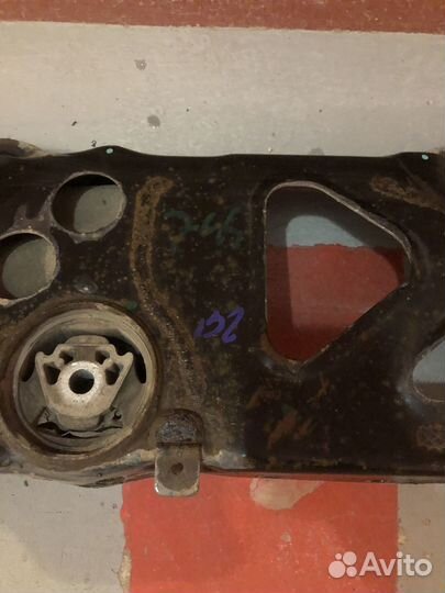 Подрамник передний jetta 6