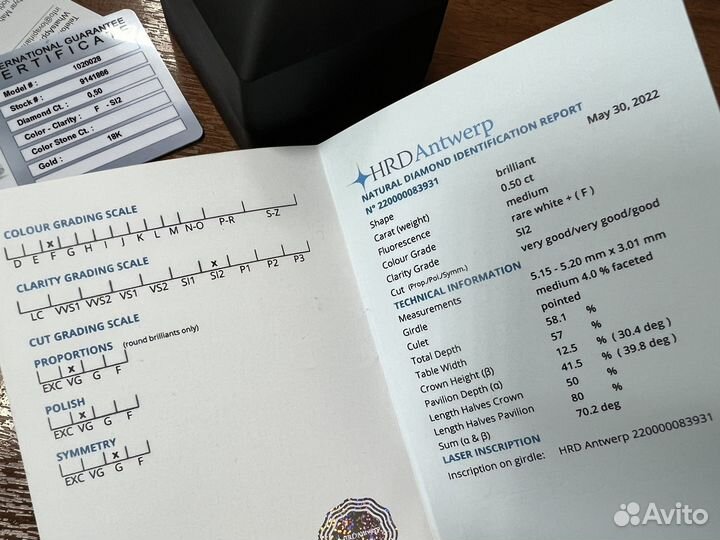 Кольцо из белого золота с бриллиантом