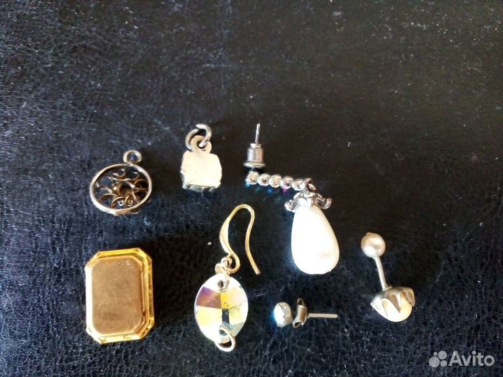 Часы бижутерия монеты браслет с шармами и другое