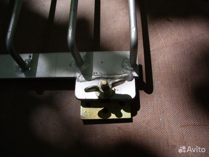 Защитная решётка окна из кунга радиостанции