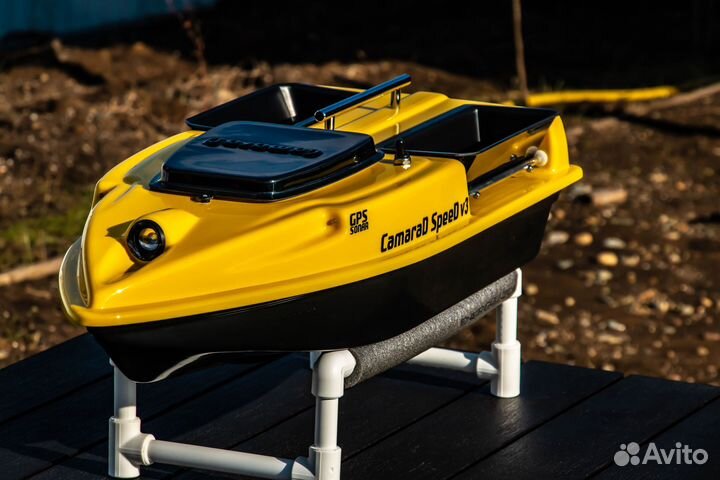 Прикормочный кораблик:2 акб,глубиномер,автопилот