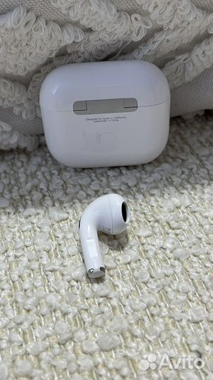 Правый наушник AirPods 3