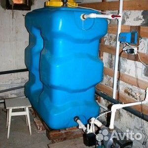 Емкость под воду пластиковая 1 куб