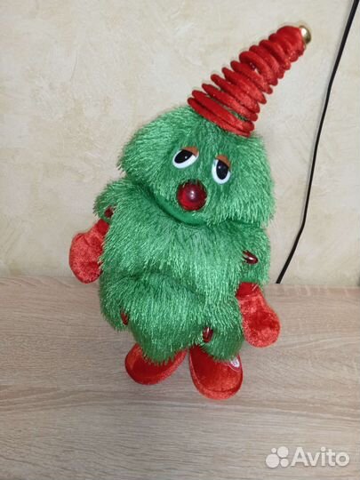 Ёлка красота поёт, танцует