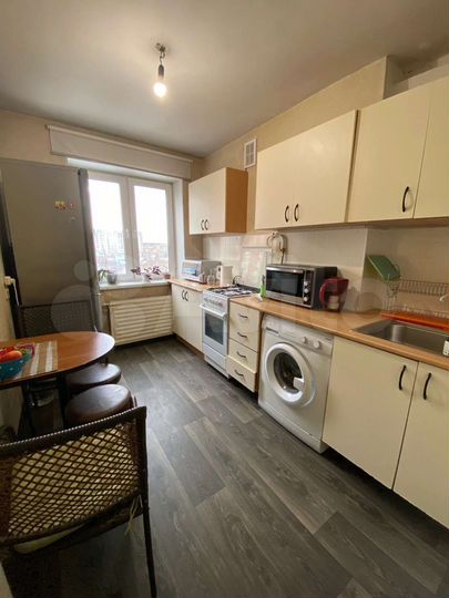 2-к. квартира, 43 м², 9/9 эт.