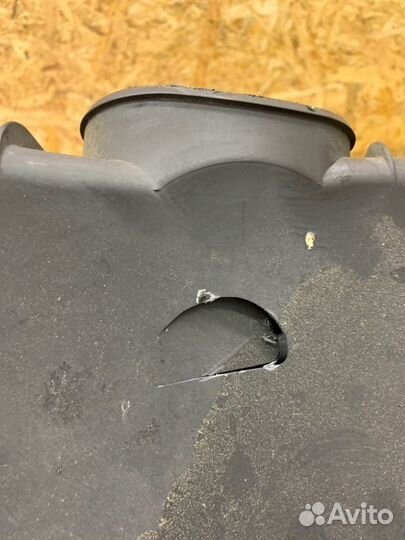 Корпус воздушного фильтра Volkswagen Touareg BAC