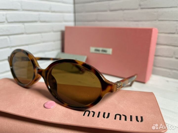 Солнцезащитные очки Miu Miu хит сезона