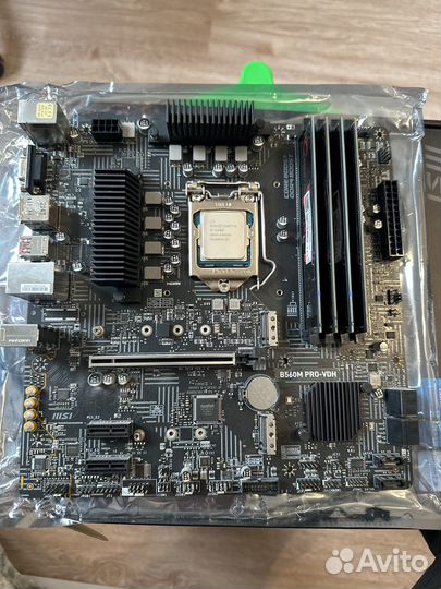 Материнская плата с процессором и памятью