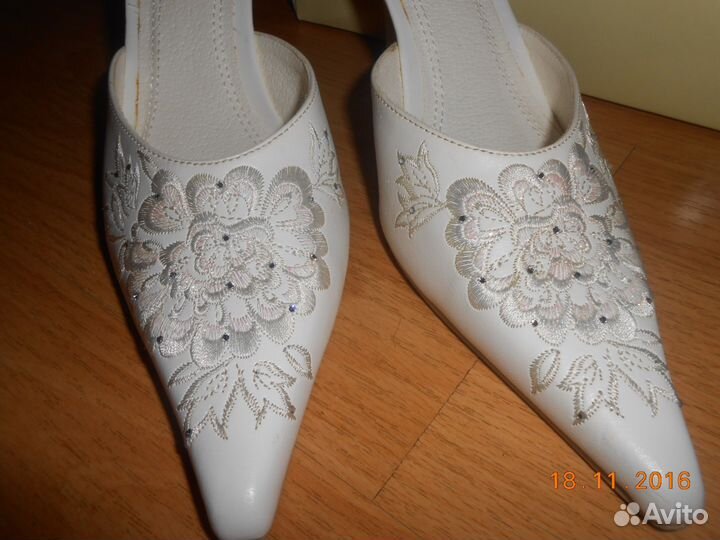 Туфли белые