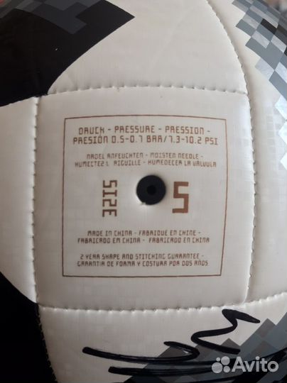 Футбольный мяч с автографом Марадоны